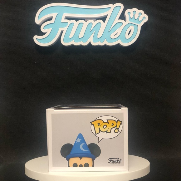 Sorcerer Mickey- 990 (Fantasia)- Disney- Mint Condition- Funko - Picture 7 of 8